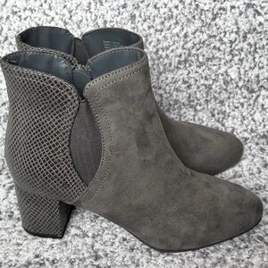 Elegant Gray Suede Heeled Boots